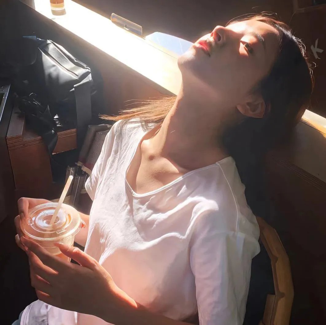 校园外星人海报